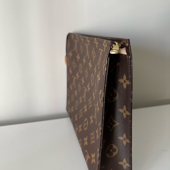 Louis Vuitton Toiletry 26 Pouch - Picture 13 of 15